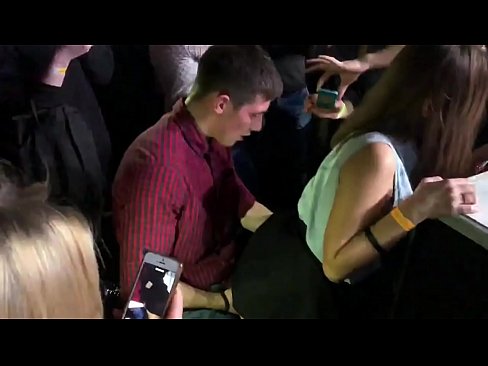❤️ Sexo real en una discoteca rusa. Chica rusa de 18 años en el ano y la vagina follada en un club nocturno ❤️ Video de sexo en es.dreamypassionatespotlight.ru ❌️